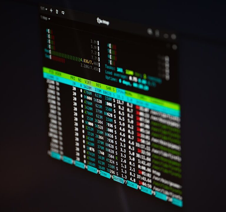 Pantalla de servidor Linux con tareas programadas y automatización