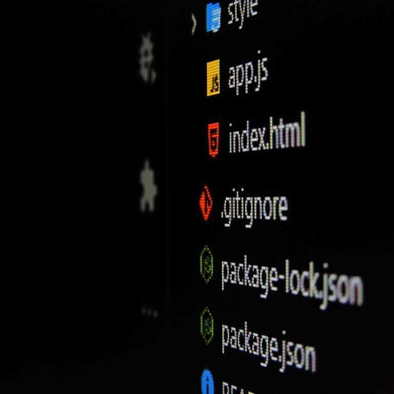 Terminal Linux mostrando permisos de archivos con chmod y chown