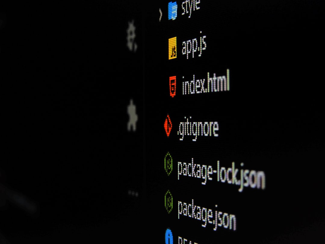 Terminal Linux mostrando permisos de archivos con chmod y chown