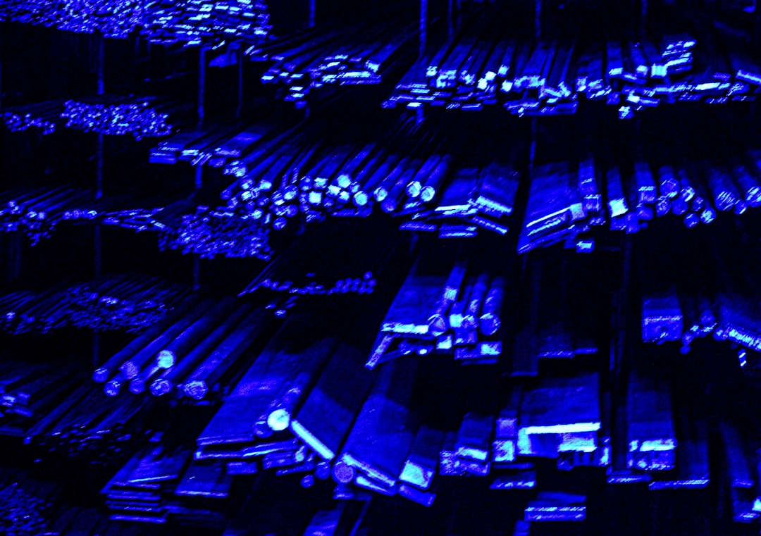 Fondo abstracto azul tecnológico para artículo sobre procesos en Linux